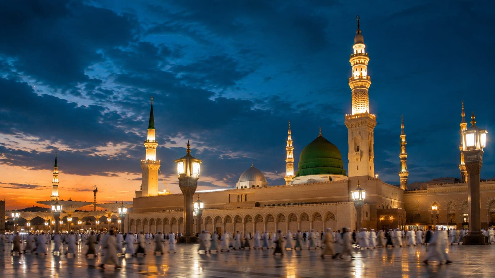 Masjid an-Nabawi in Madinah illuminated at dusk